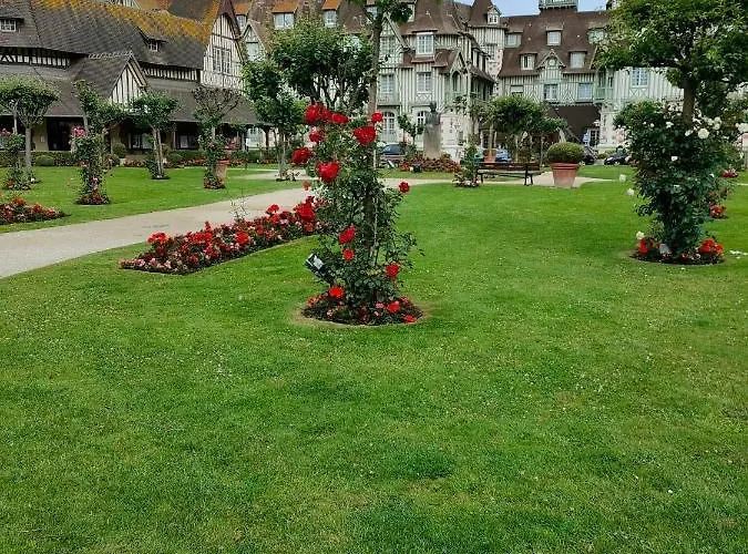 - Du Golf 2 * Deauville